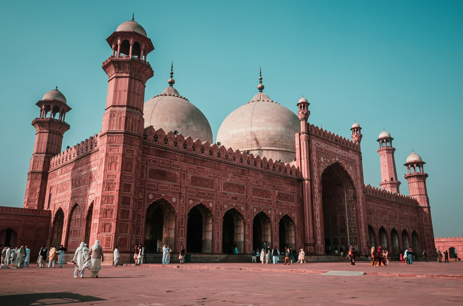 Badshahi Mosque in Lahore, Pakistan, beneath a blue sky.